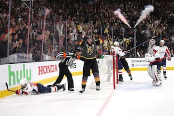 La pelea entre Knights y Capitals en la Stanley Cup de la NHL