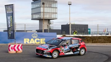 Iv¨¢n Ares, con el Hyundai en el Jarama.