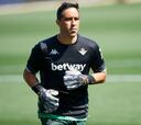 El portero que planea fichar el Betis ante las lesiones de Bravo