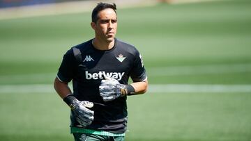 El portero que planea fichar el Betis ante las lesiones de Bravo