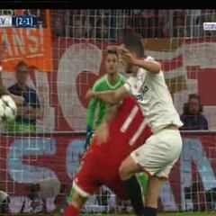 Penalti no señalado a favor del Sevilla por mano de Boateng