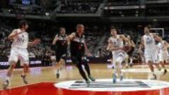 El Madrid gana por 23 y se pone líder con cuatro canteranos