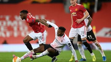 MANCHESTER, ENGLAND - MARCH 11: Aaron Wan-Bissaka of Manchester United is tackled by Rafael Leao of A.C. Milan during the UEFA Europa League Round of 16 First Leg match between Manchester United and A.C. Milan at Old Trafford on March 11, 2021 in Manchest