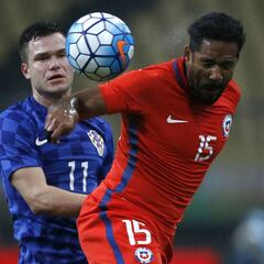 Beausejour supera a Vidal en presencias en la Roja
