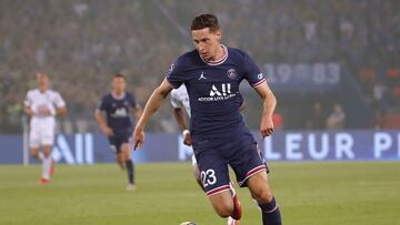 Soccer Football - Ligue 1 - Paris St Germain v RC Strasbourg - Parc des Princes, Paris, France - August 14, 2021 Paris St Germain's Julian Draxler in action REUTERS/Sarah Meyssonnier