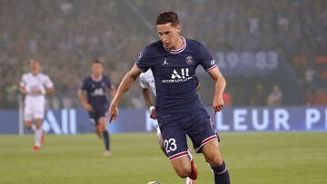 Soccer Football - Ligue 1 - Paris St Germain v RC Strasbourg - Parc des Princes, Paris, France - August 14, 2021  Paris St Germain&#039;s Julian Draxler in action REUTERS/Sarah Meyssonnier