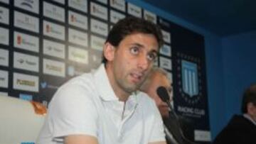 Diego Milito se quedar¨¢ seis meses m¨¢s en Racing