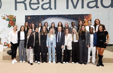 En 2020, bajo la presidencia de Florentino Pérez, el Real Madrid oficializó la creación de su sección femenina mediante la absorción del CD TACÓN. Esta decisión, respaldada por una abrumadora mayoría en la Asamblea de Socios, marcó un hito en la historia del club. El 4 de octubre de 2020, el equipo debutó oficialmente como Real Madrid en la Primera Iberdrola enfrentando al FC Barcelona en Valdebebas, en un partido histórico que terminó con derrota por 0-4. Desde entonces, el equipo ha logrado consolidarse en la élite del fútbol femenino español, alcanzando subcampeonatos de liga y participaciones destacadas en la Liga de Campeones. Florentino ha respaldado este proyecto con una estructura sólida y una apuesta decidida por el talento joven, reflejando su compromiso con la igualdad y la modernización del club.
