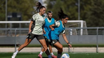 Toletti y Alba Redondo, entrenando con el Real Madrid.