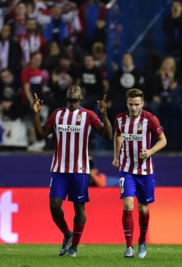 Jackson Martínez se quita la presión de varios partidos sin anotar. El estadio Vicente Calderón le demuestra cariño.