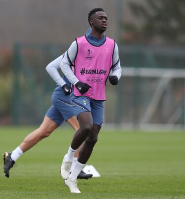 Pareciera que de los colombianos con futuro incierto, es el único que empieza aclarar su panorama. Sevilla sonó como posible destino, pero las últimas presentaciones en el Tottenham habrían convencido a Nuno Espírito Santo.