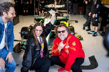 Charlie Day, Brie Larson y Jack Black durante el Gran Premio de Japón de la Fórmula 1.
