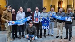 Varios integrantes de la Peña Real de Tudela con directivos del club txuri-urdin