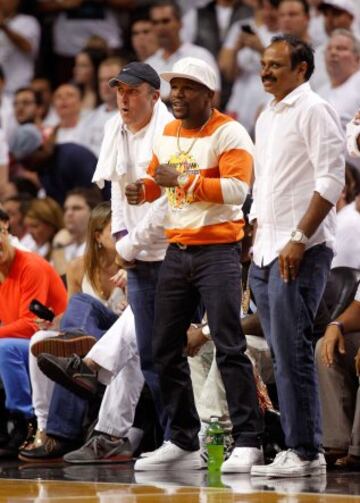 Floyd Mayweather Jr. durante el cuarto partido de la final del Este entre los Miami Heat y los Indiana Pacers.