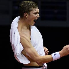 Axelsen sees off Nishimoto to clinch Malaysian Masters