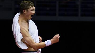 Axelsen sees off Nishimoto to clinch Malaysian Masters