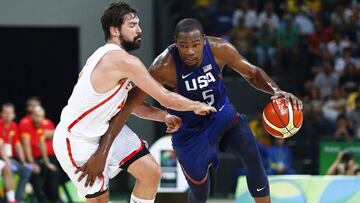 Kevin Durant y Sergio Llull, durante el encuentro de semifinales del torneo de baloncesto en los Juegos Olímpicos.