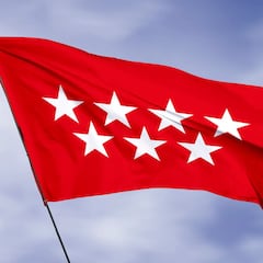 Bandera de la Comunidad de Madrid: origen, significado y por qué es roja con siete estrellas