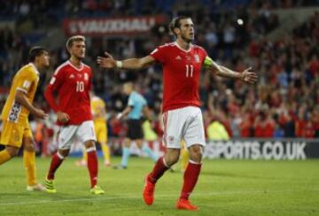 Gareth Bale anotó el gol 4-0 de penalti para Gales frente a Moldavia