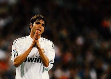 Kaká fue uno de los primeros fichajes de Florentino Pérez en su segunda etapa. El brasileño tuvo altibajos a lo largo de sus cuatro temporadas. En septiembre de 2013, regresó al Milán, desde donde había llegado en 2009.