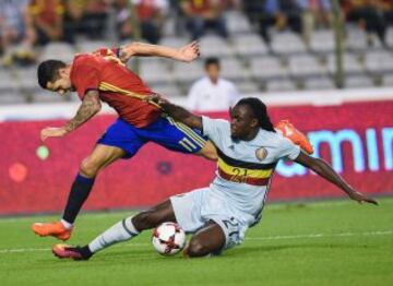 Vitolo con Jordan Lukaku.