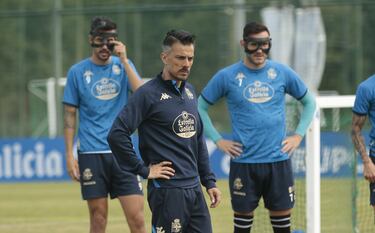 El Deportivo tendr¨¢ que jugarse el ascenso sin Quiles