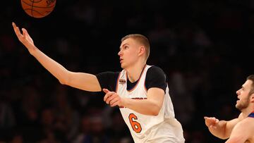 NEW YORK, NY - NOVEMBER 16: Kristaps Porzingis #6 of the New York Knicks reaches for the ball against the Detroit Pistons during their game at Madison Square Garden on November 16, 2016 in New York City. NOTE TO USER: User expressly acknowledges and agrees that, by downloading and/or using this Photograph, user is consenting to the terms and conditions of the Getty Images License Agreement.   Al Bello/Getty Images/AFP
 == FOR NEWSPAPERS, INTERNET, TELCOS &amp; TELEVISION USE ONLY ==