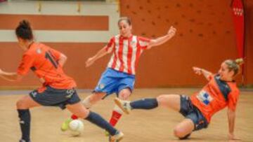 Un momento del partido entre el Navalcarnero y el Burela.