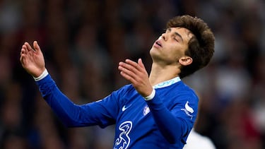 Jo?o F¨¦lix, jugador del Chelsea, se lamenta durante el partido ante el Real Madrid.