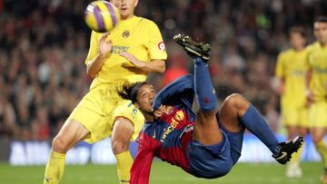 El Camp Nou ya no sabía ni qué hacer: aquella chilena mágica de Ronaldinho al Villarreal