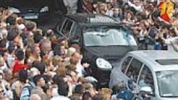 <b>PUERTA 6. </b>Salida de jugadores y directivos un día de partido.