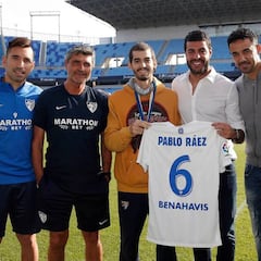 Pablo Ráez visita el entrenamiento del Málaga