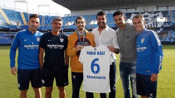 Pablo Ráez visita el entrenamiento del Málaga CF en La Rosaleda.  Twitter @MalagaCF