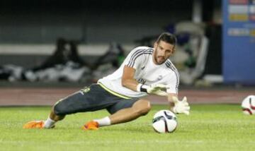 Entrenamiento en Guangzhou. Kiko Casilla.