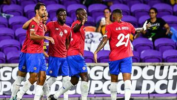 Costa Rica, a los tumbos, remontó para ganar a Surinam