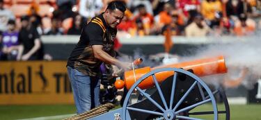 De la Hoya cambia el pistoletazo por un cañonazo