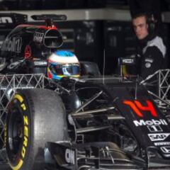 Primer día para Fernando Alonso en Montmeló con su nuevo McLaren MP4-31