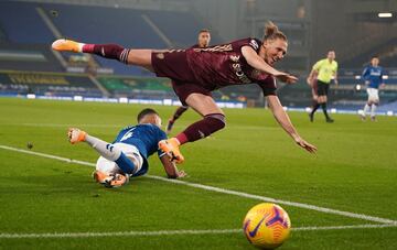 Leeds se llevó los tres puntos de Goodison Park gracias a un golazo de Raphinha en los últimos minutos. James jugó un gran primer tiempo en Everton. 