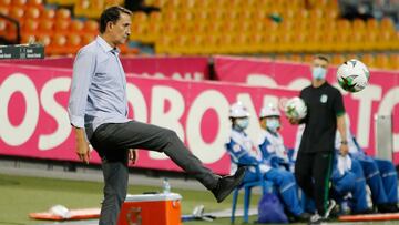 Alexandre Guimar&atilde;es, t&eacute;cnico de Atl&eacute;tico Nacional, en un partido de la Liga BetPlay