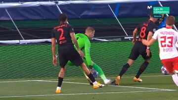 Penalti de Gulacsi a Saúl