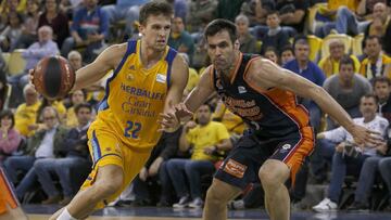 El Gran Canaria se da un festín y obliga a volver a Valencia