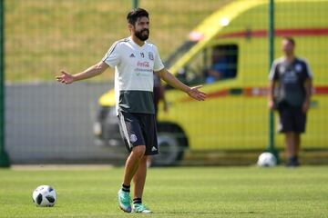 El delantero mexicano también anunció que se iba a ir después del Mundial de Rusia.