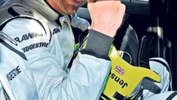 <b>DOMINADORES. </b>Button está pletórico de moral tras su victoria.