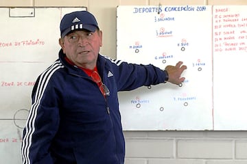 Hernán 'Clavito' Godoy, con 25 clubes, es el técnico chileno que ha dirigido a más equipos.