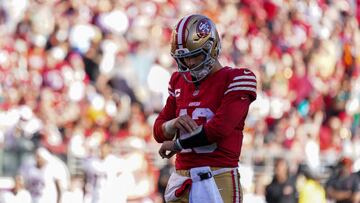 SANTA CLARA, CALIFORNIA - OCTOBER 29: Brock Purdy #13 of the San Francisco 49ers checks his playbook during the fourth quarter of the game against the Cincinnati Bengals at Levi's Stadium on October 29, 2023 in Santa Clara, California.   Loren Elliott/Getty Images/AFP (Photo by Loren Elliott / GETTY IMAGES NORTH AMERICA / Getty Images via AFP)