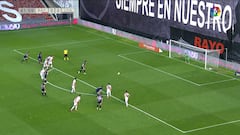 Su equipo se jugaba la permanencia y pateó el penal así: ¡sangre fría!