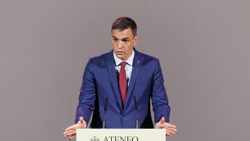 El presidente del Gobierno en funciones y secretario general del PSOE, Pedro Sánchez, interviene en un encuentro en el Ateneo de Madrid, a 4 de septiembre de 2023, en Madrid (España). Sánchez ha sido el primer invitado al Ateneo de Madrid, en el comienzo de un ciclo de conferencias políticas. El acto tiene lugar al día siguiente de inaugurar el nuevo curso político con un acto del PSOE en Málaga, en calidad de secretario general de los socialistas. Además, el encuentro tiene lugar en plena ronda de contactos del líder del PP, para la sesión de investidura que se celebrará el 26 y 27 de septiembre y para la que por el momento no cuenta con los apoyos necesarios para ser presidente.
04 SEPTIEMBRE 2023;VERANO;ATENEO;VUELTA;CURSO POLITICO
Eduardo Parra / Europa Press
04/09/2023