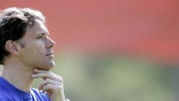 <b>ARRANCA LA "NARANJA MECÁNICA".</b> El seleccionador holandés llevará a los dos azulgrana al Mundial junto con algún ex barcelonista como es Cocu.