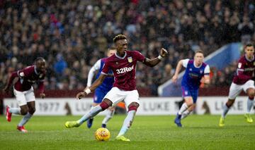 El delantero, canterano blue, de 22 a?os tuvo el a?o pasado su primera aventura lejos de Stamford Bridge cedido en el Swansea City. Este a?o prueba suerte en el Aston Villa de Frank Lampard donde est¨¢ encontrando los minutos que necesita para seguir su progresi¨®n.