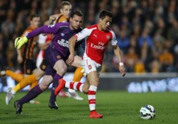 Alexis Sánchez celebra uno de sus goles ante el Hull City 